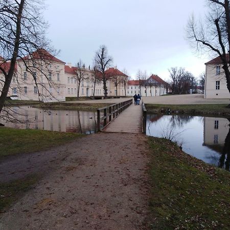 Marstall Im Schlosspark Rheinsberg Kültér fotó